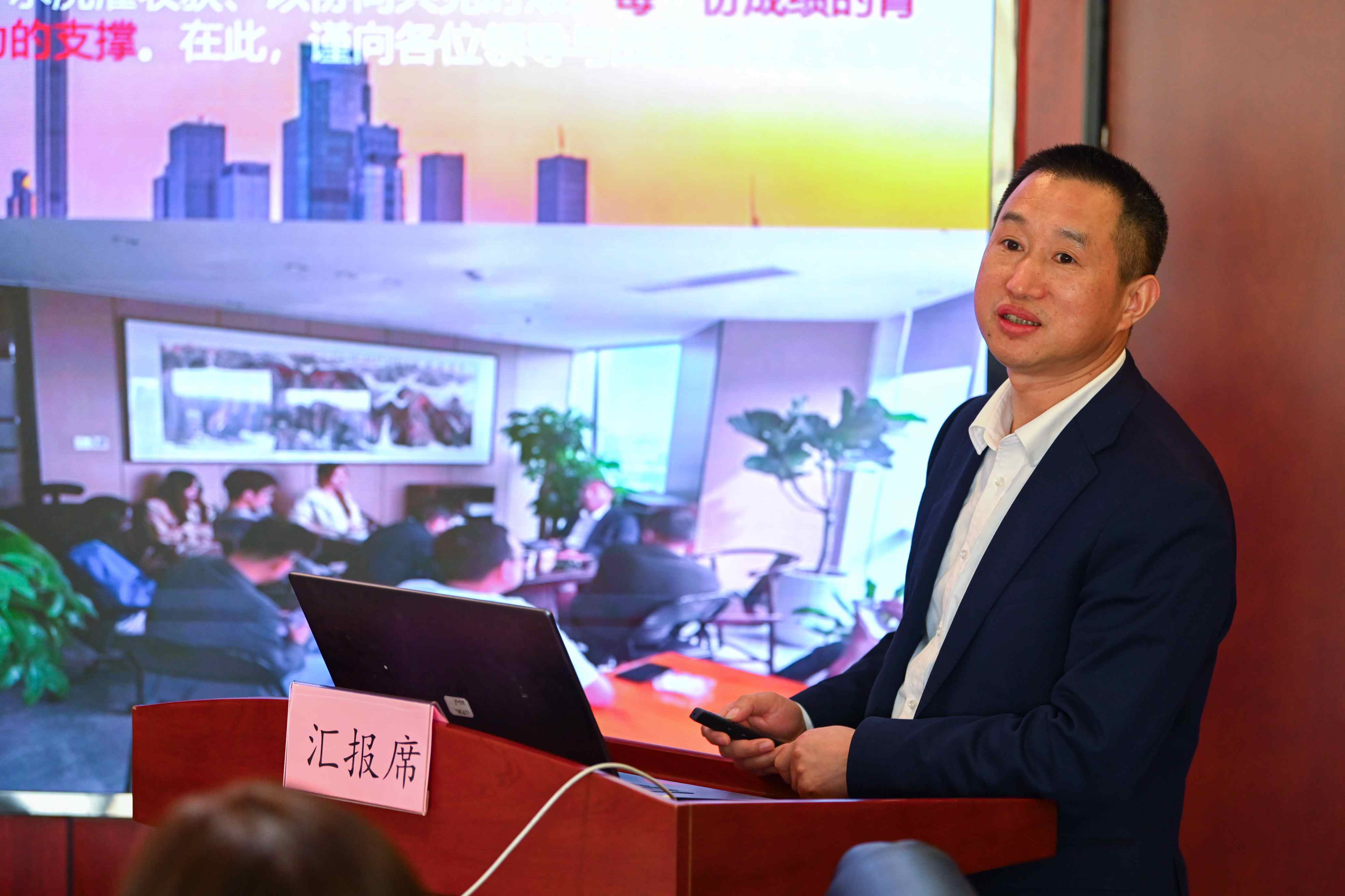 10曾颖锋_副本.jpg 10曾颖锋_副本.jpg