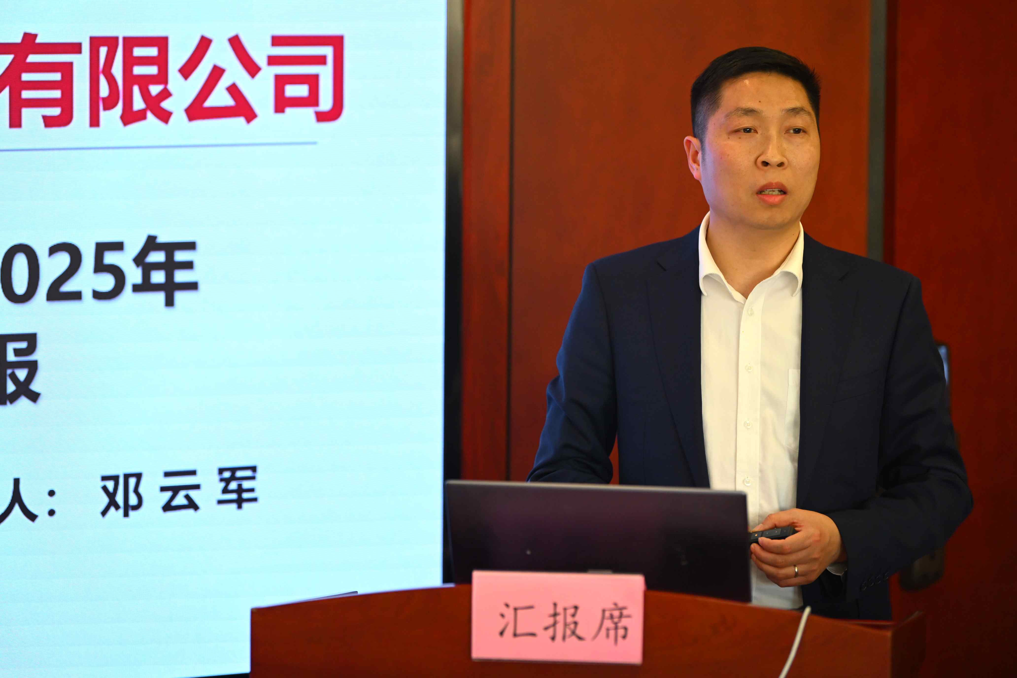 11邓云军_副本.jpg 11邓云军_副本.jpg