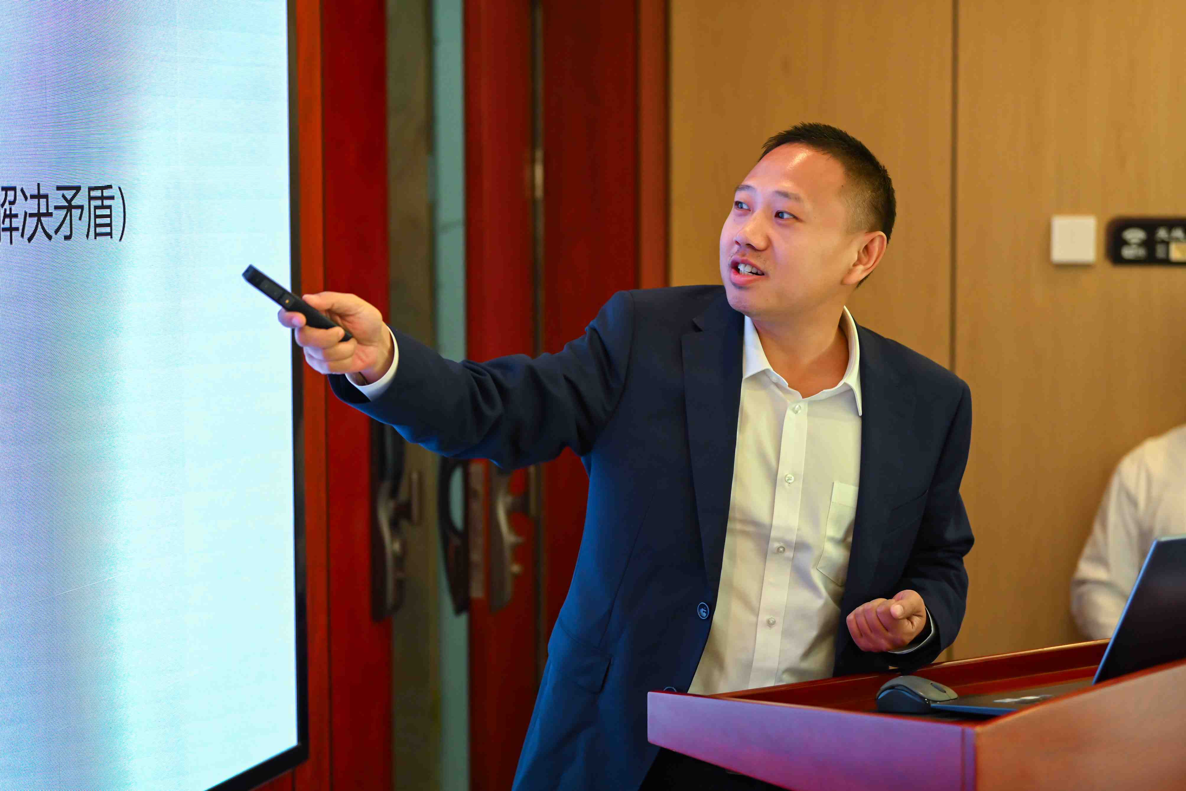 27刘其飞_副本.jpg 27刘其飞_副本.jpg