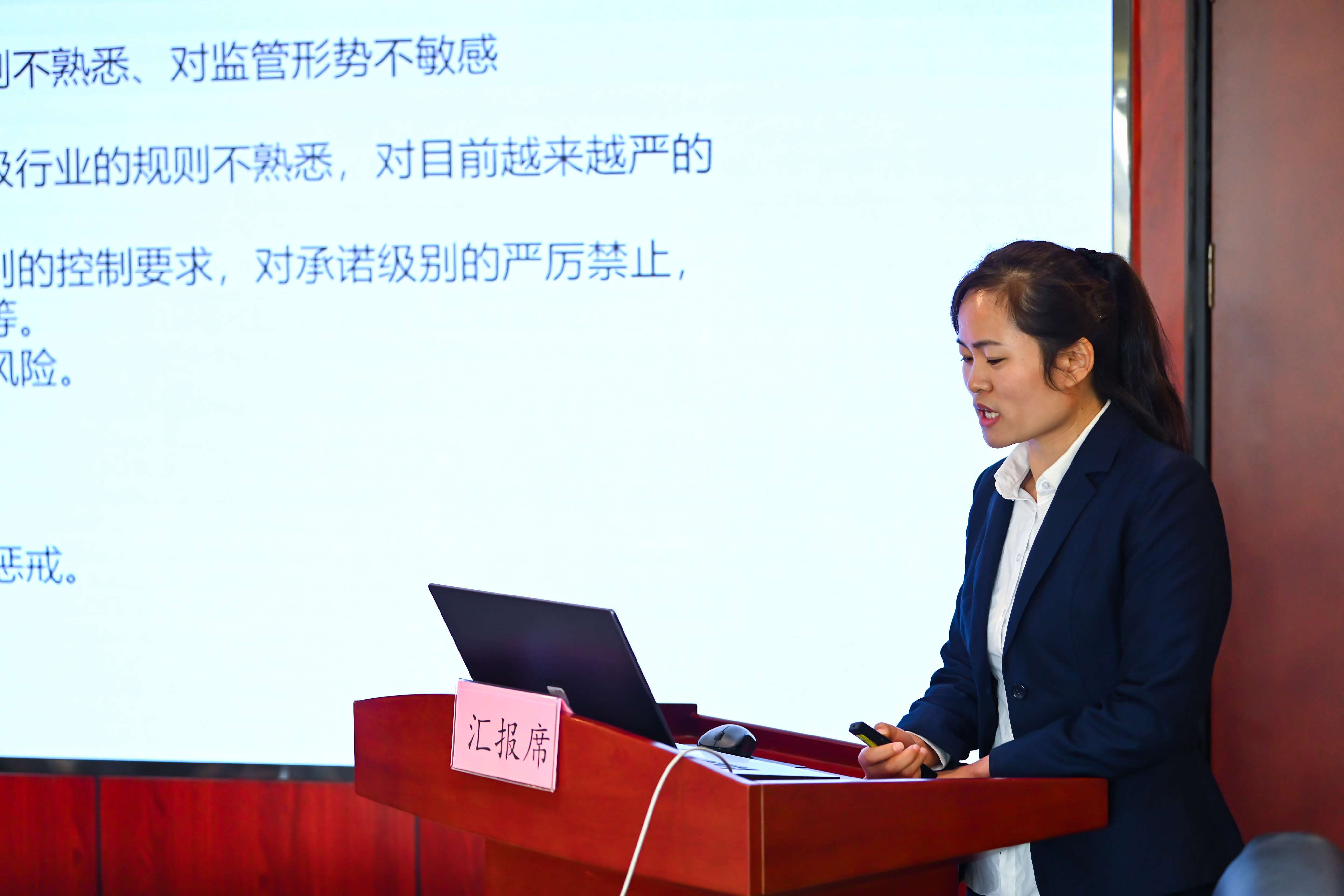 30范路娟_副本.jpg 30范路娟_副本.jpg