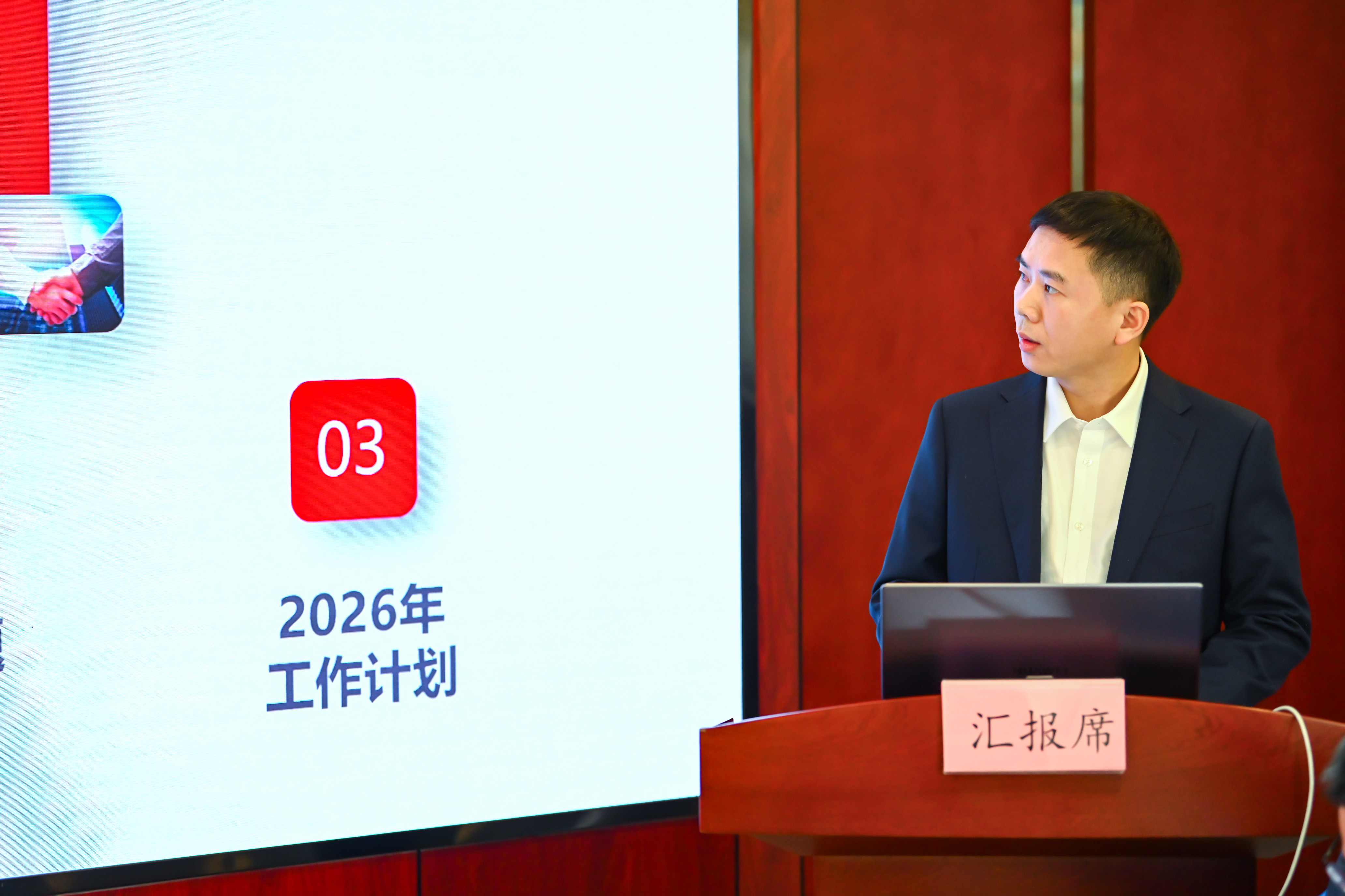 32胡伟_副本.jpg 32胡伟_副本.jpg