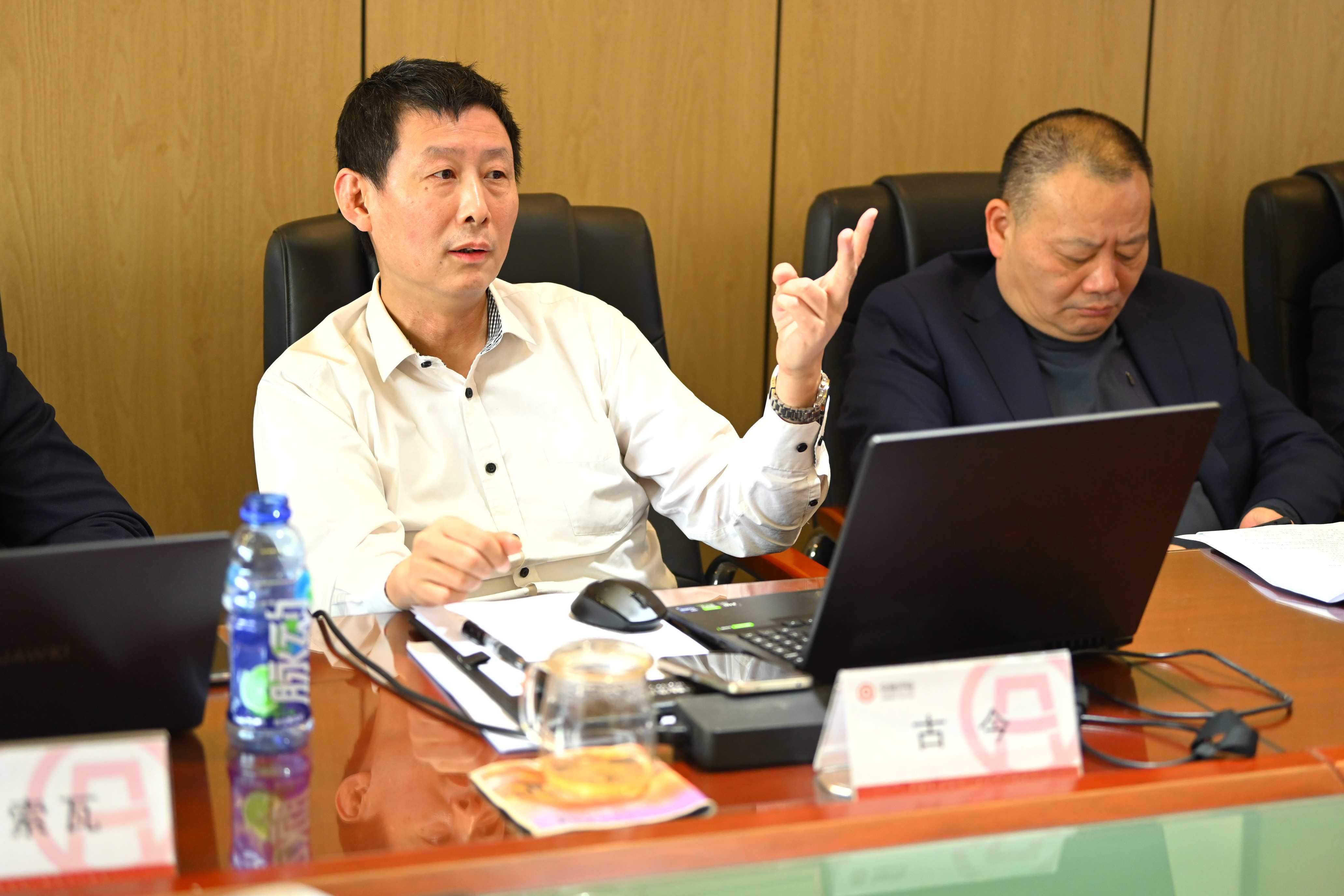 38古今点评_副本.jpg 38古今点评_副本.jpg