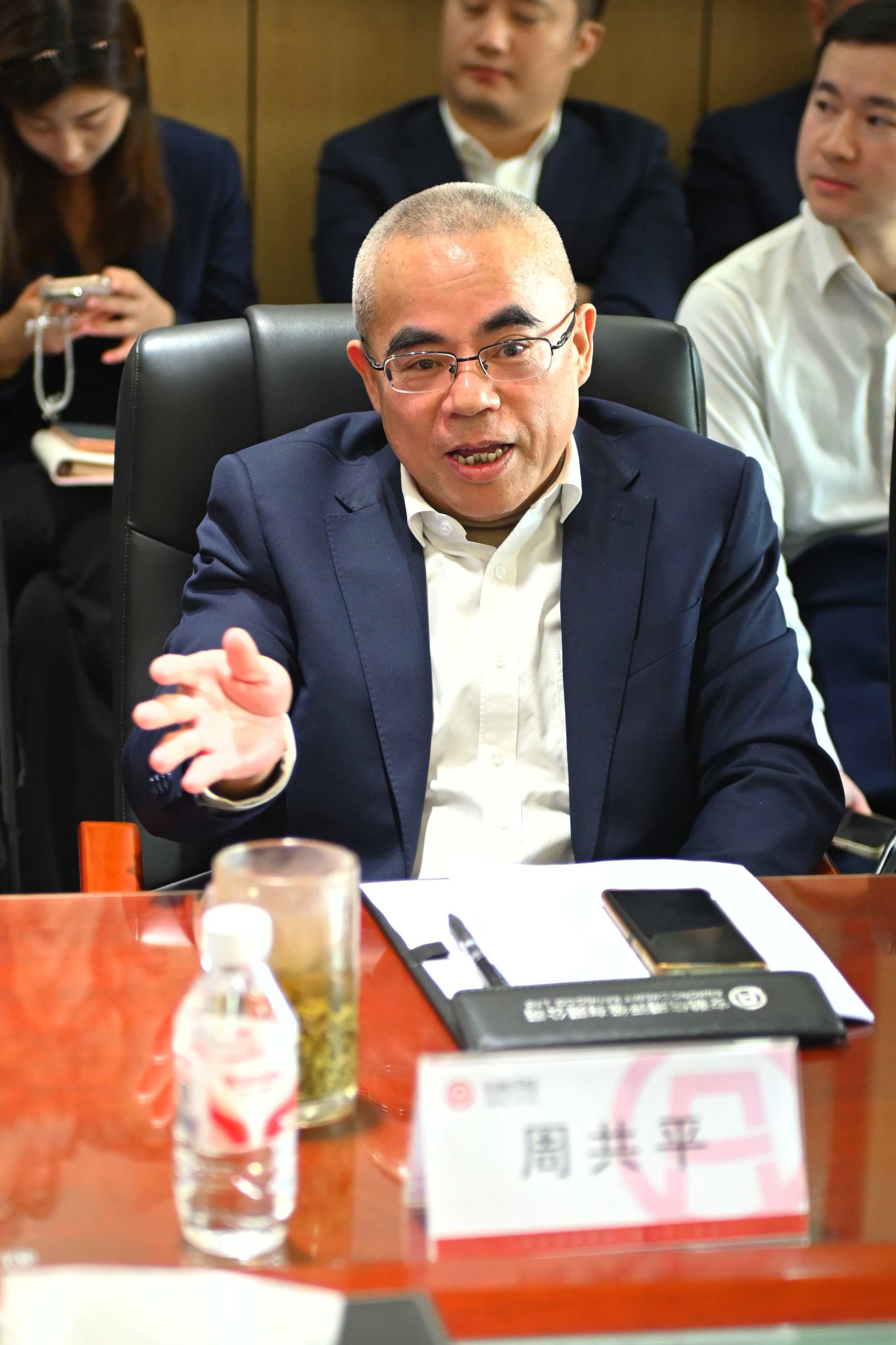 39点评周共平_副本.jpg 39点评周共平_副本.jpg